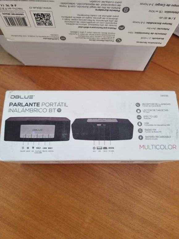 PARLANTE PORTATIL BLUETOOTH MULTICOLOR ENTRADA SD/RADIO FM DBLUE. - Imagen 4