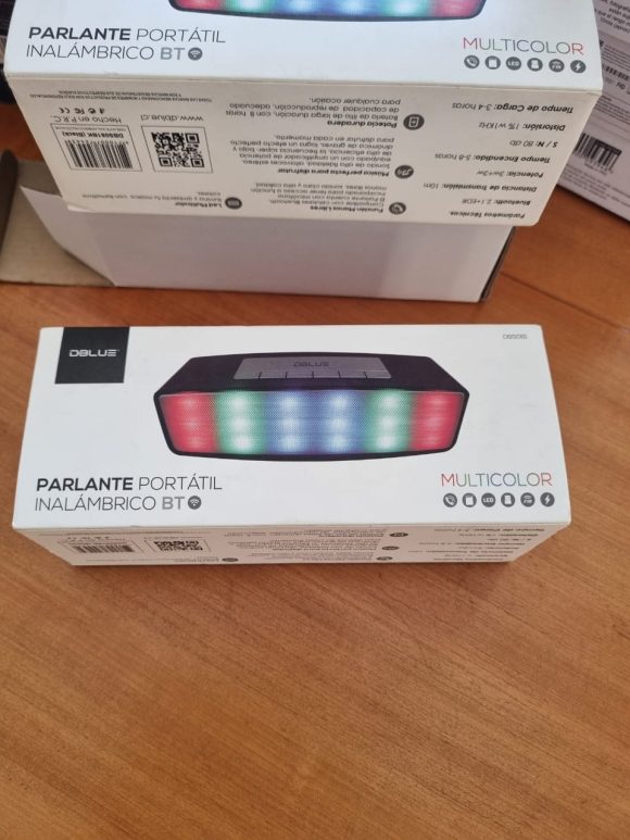 PARLANTE PORTATIL BLUETOOTH MULTICOLOR ENTRADA SD/RADIO FM DBLUE. - Imagen 3