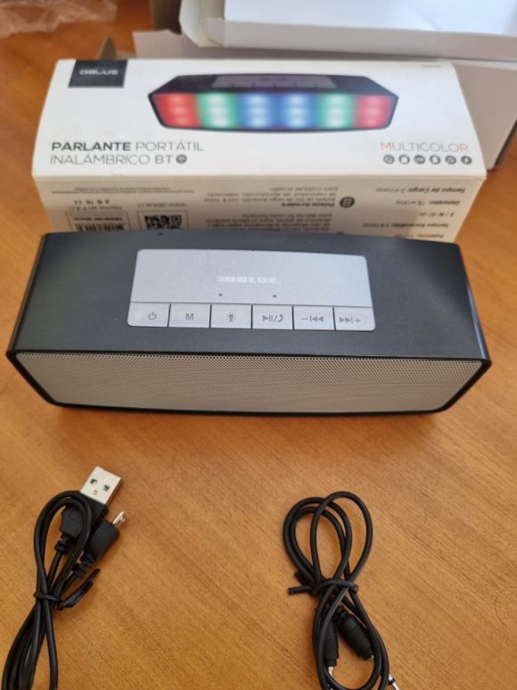 PARLANTE PORTATIL BLUETOOTH MULTICOLOR ENTRADA SD/RADIO FM DBLUE. - Imagen 2